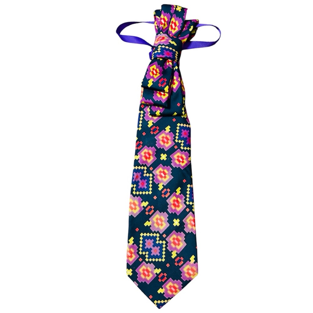 Colorful Women’s Tie with.             Multi-Colored Pattern